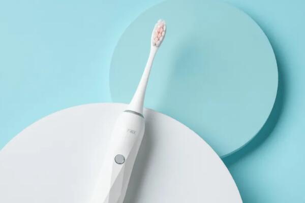 電動(dòng)牙刷的危害，這三類人群不適合用電動(dòng)牙刷