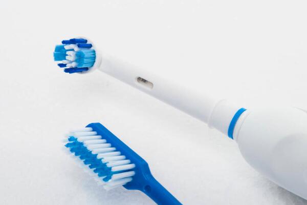 電動(dòng)牙刷頭用哪種類型的？市面上常見的兩種刷頭款式